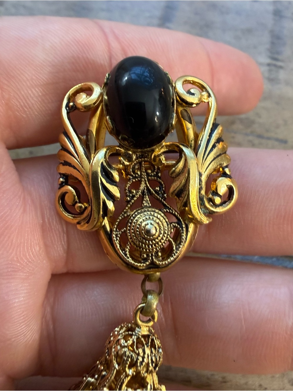 Gold Tone Vintage Filigree Drop Pendant with Black Stone - Women Jewelry - Picture 7 of 7